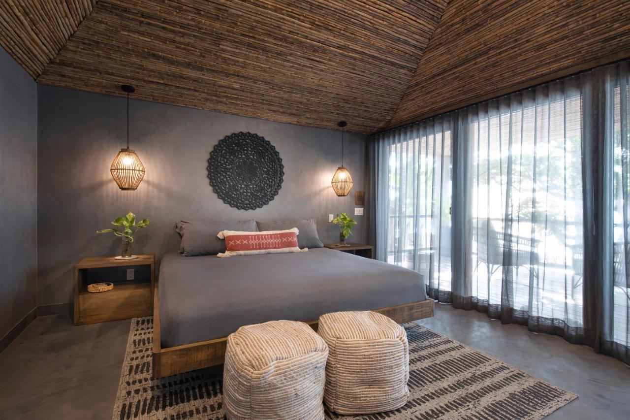 Arca Hotel West Bay Bagian luar foto