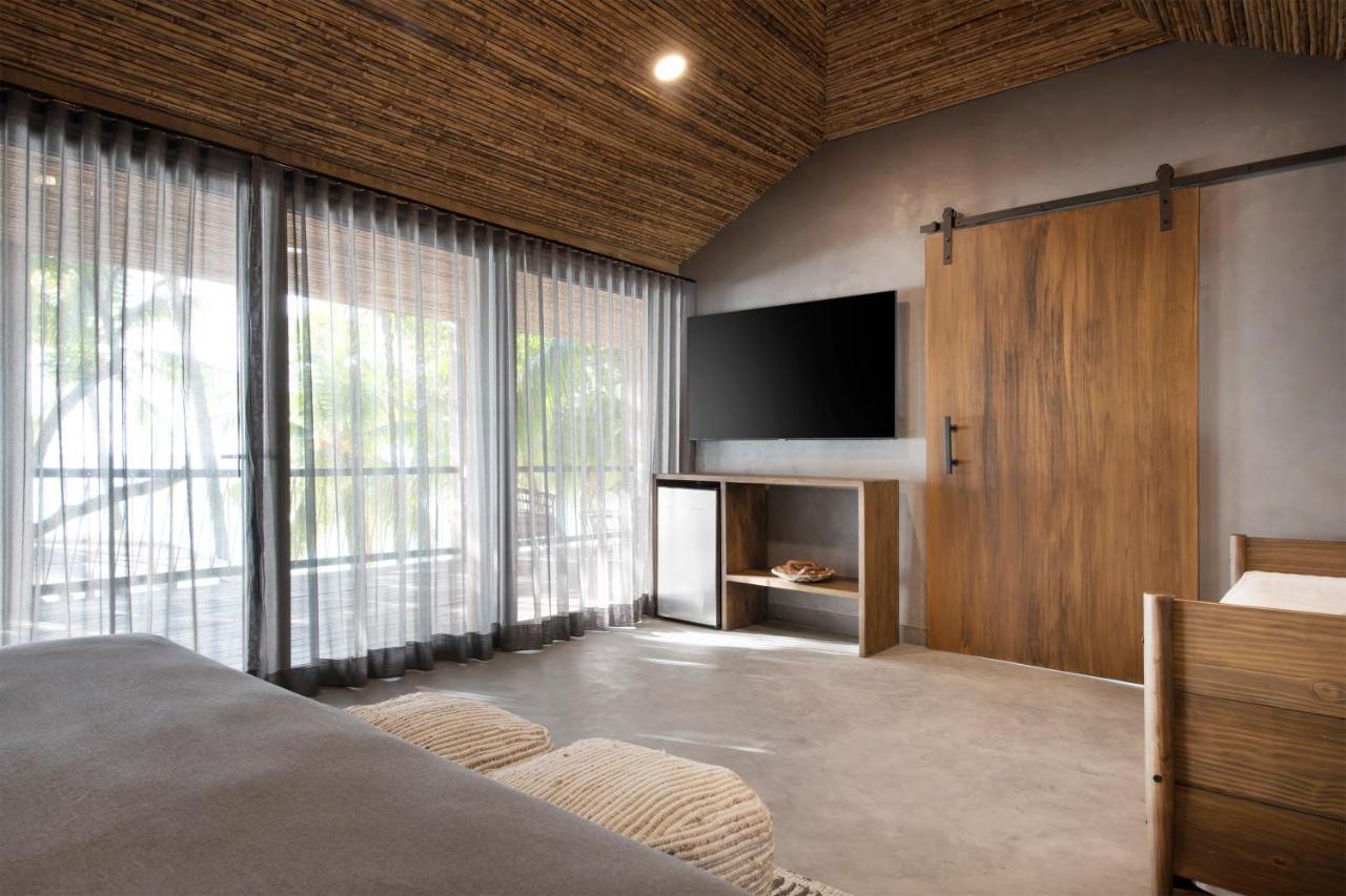 Arca Hotel West Bay Bagian luar foto