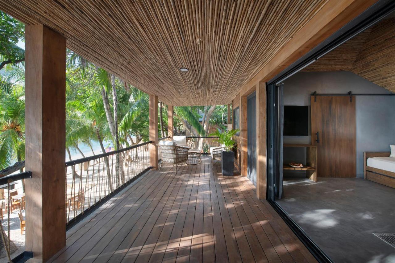 Arca Hotel West Bay Bagian luar foto
