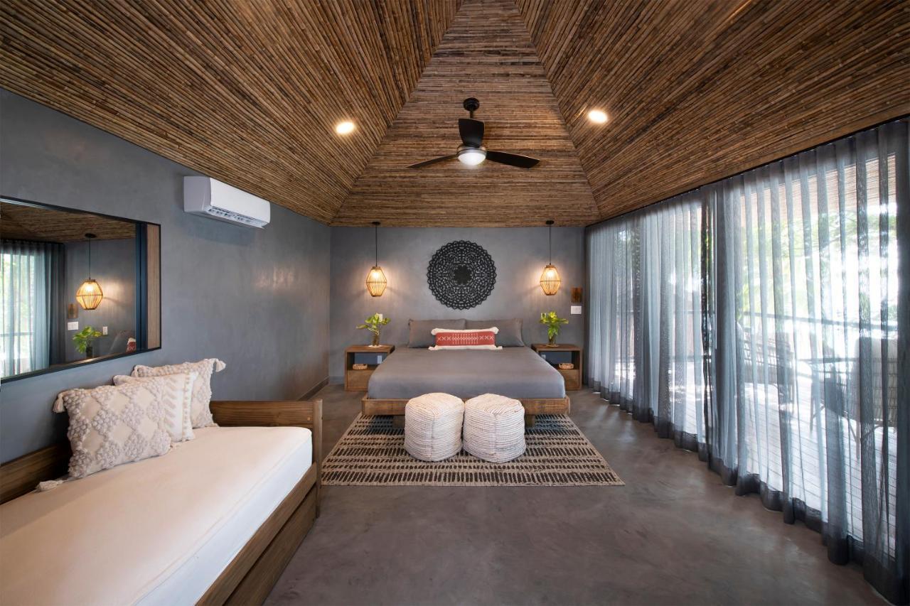 Arca Hotel West Bay Bagian luar foto