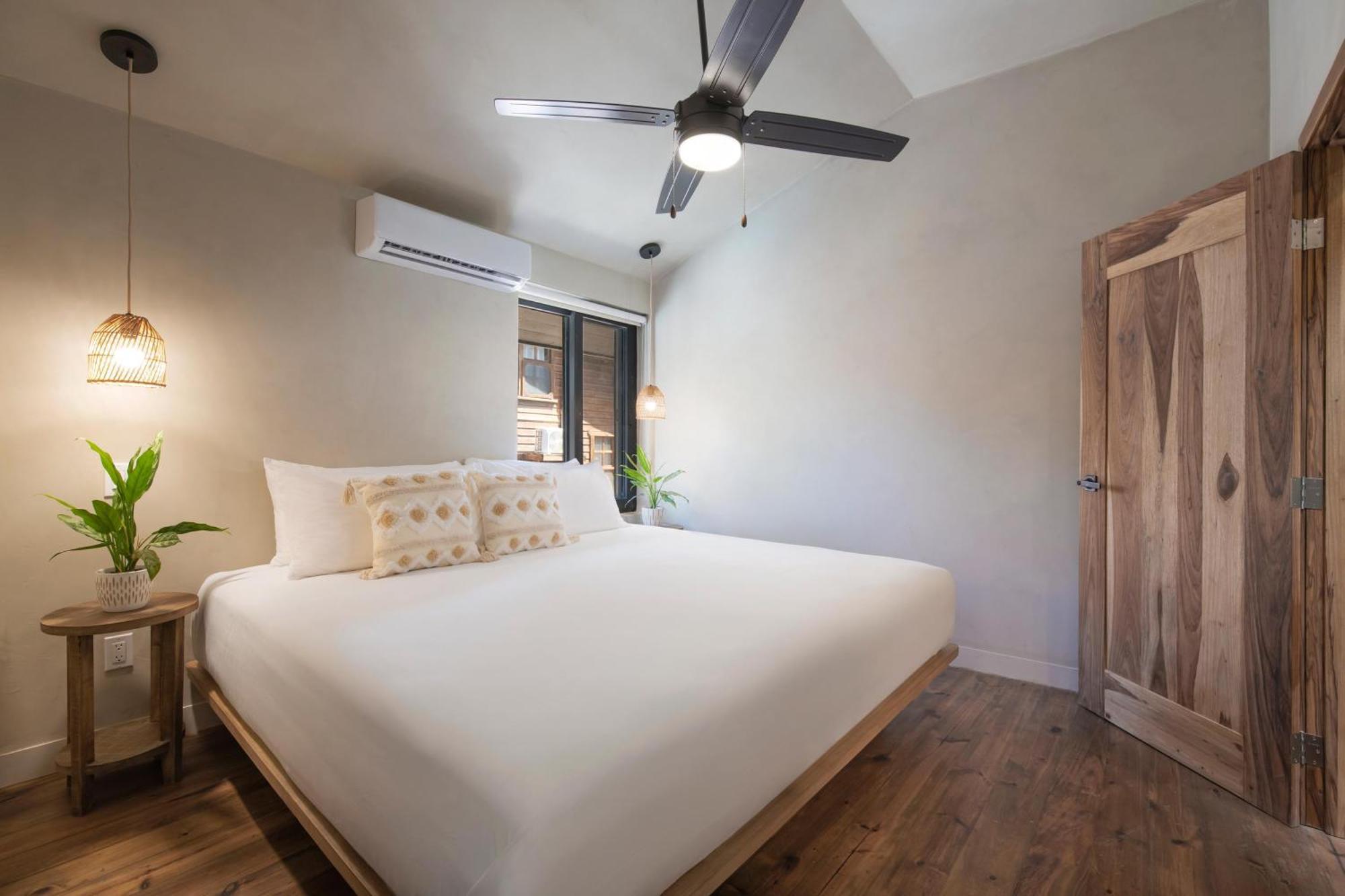 Arca Hotel West Bay Bagian luar foto