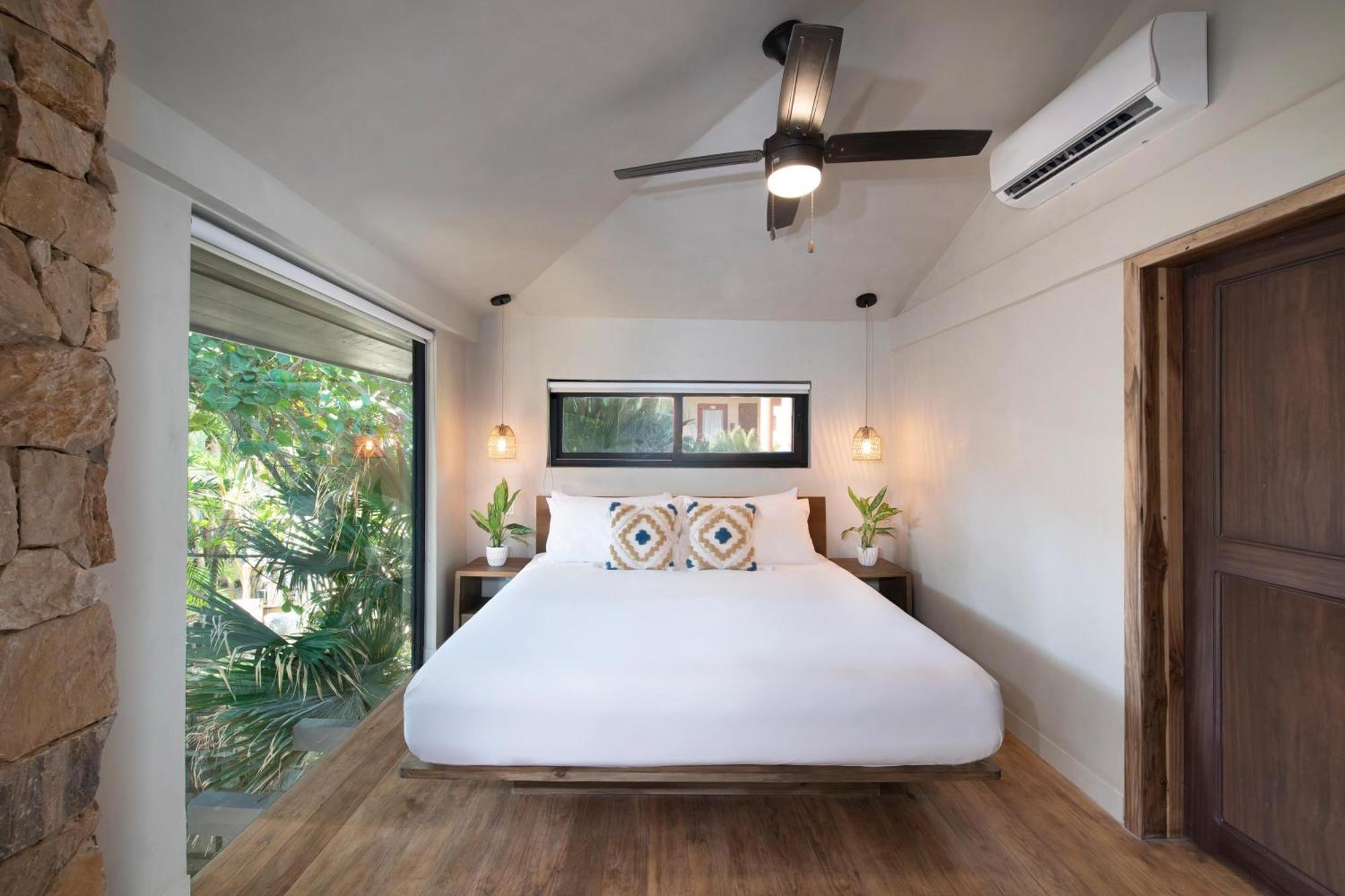 Arca Hotel West Bay Bagian luar foto