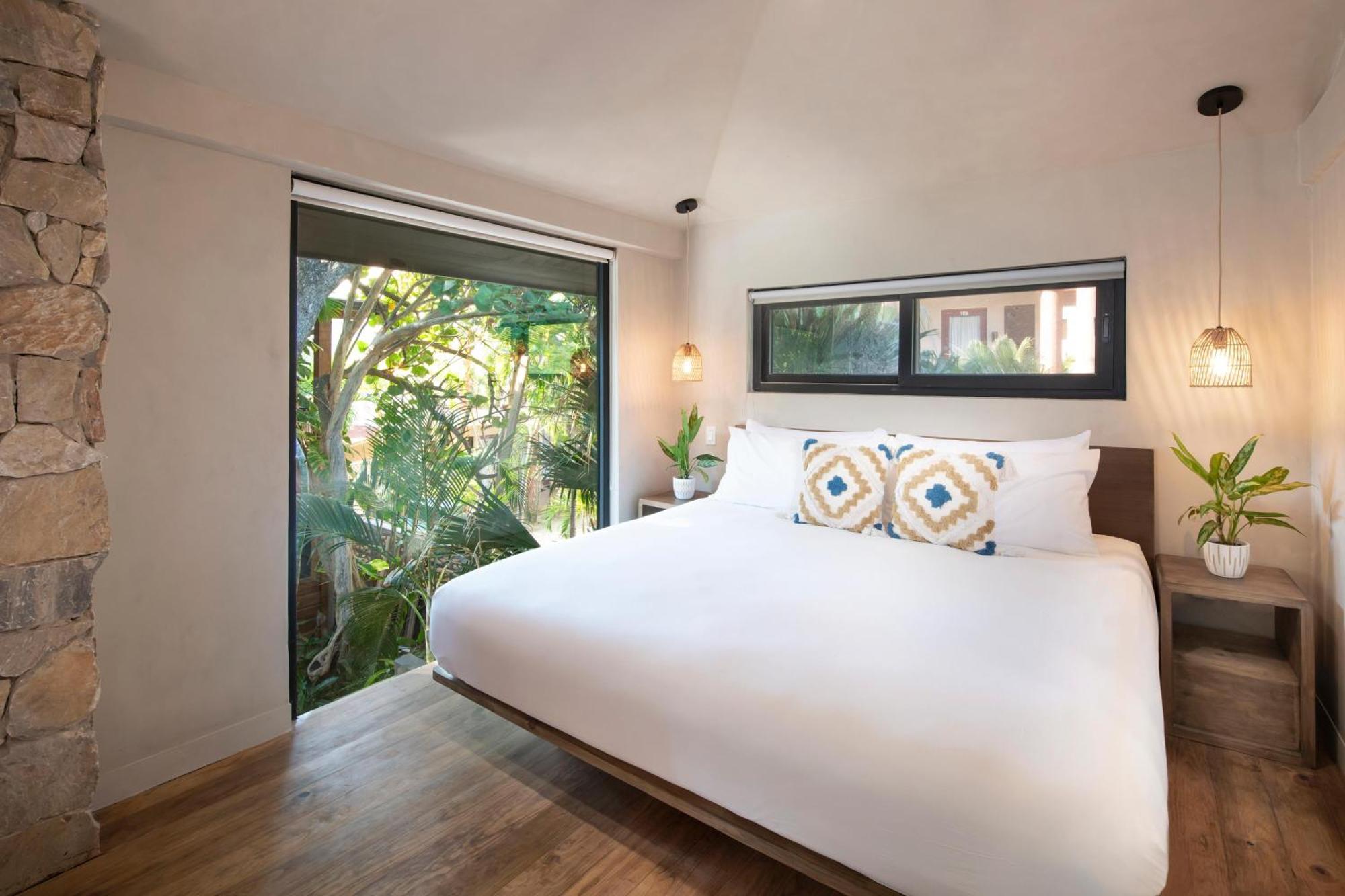 Arca Hotel West Bay Bagian luar foto
