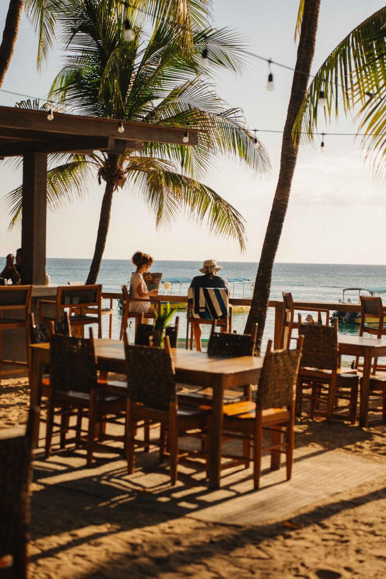 Arca Hotel West Bay Bagian luar foto